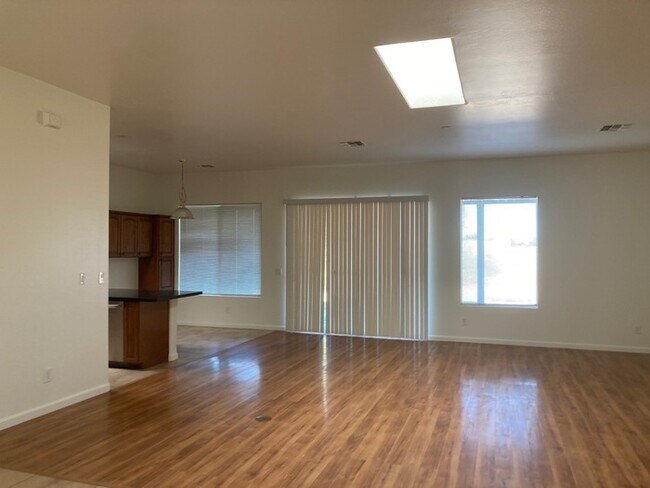 Building Photo - Beautiful 4 bedroom on an Acre lot