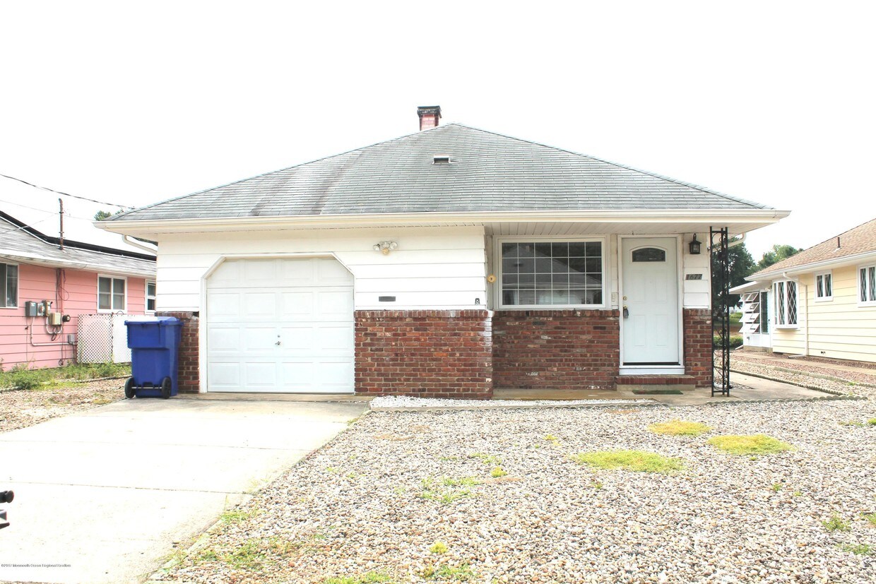 Primary Photo - 1677 Yorktowne Blvd