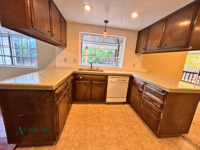 Building Photo - 510 Linford Pl