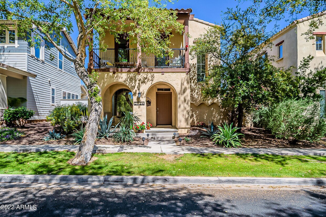 Primary Photo - 21124 W Prospector Way