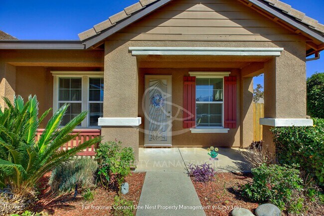 Building Photo - Beautiful 4 BD 2 BA Lincoln Home