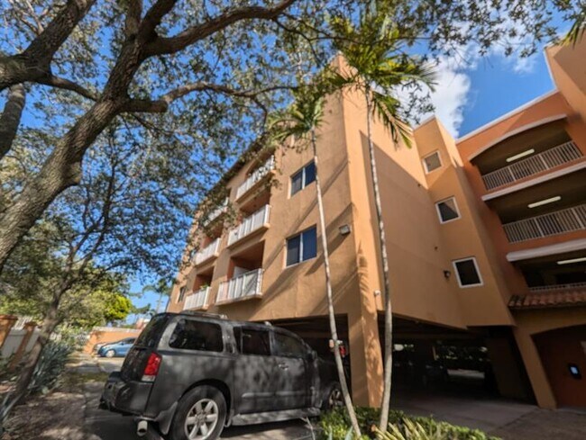 Foto del edificio - 1300 NE 109th St