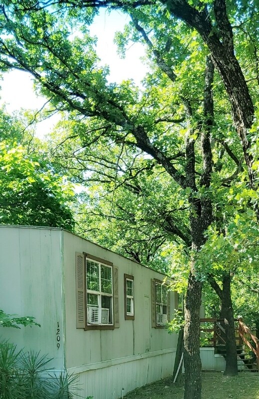 Building Photo - 1209 Redbud Dr