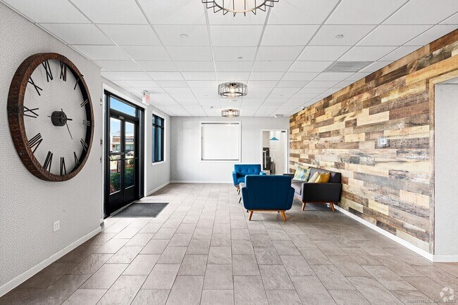 Foto del edificio - 225 Lordship Blvd