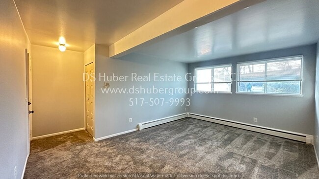 Building Photo - Lower level apartment - 2 bed 1 bath in La...