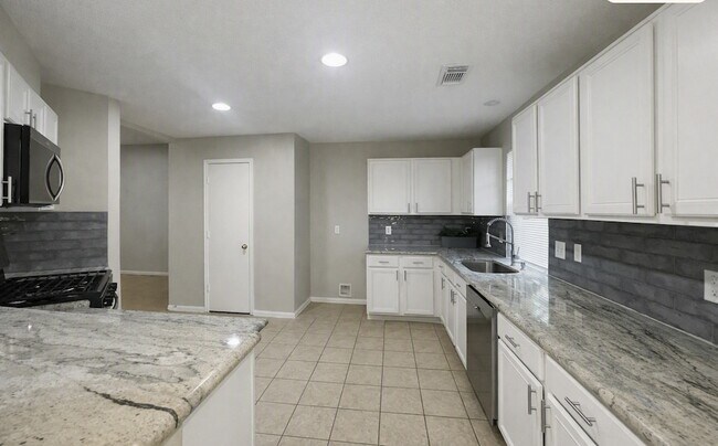 Foto del edificio - 17150 Summer Hollow Dr