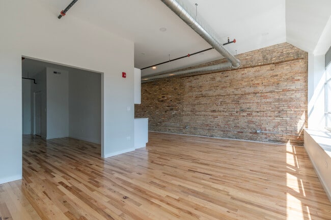 Building Photo - 2202 Lombard Ave
