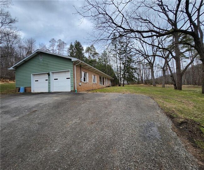 Building Photo - 308 Wallace Ln
