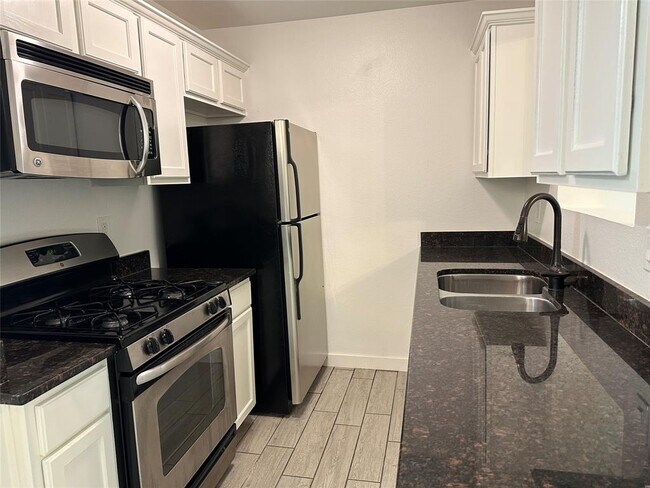 Foto del edificio - 1307 Norwalk Ln