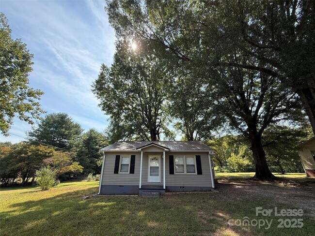Foto del edificio - 468 River Hill Rd