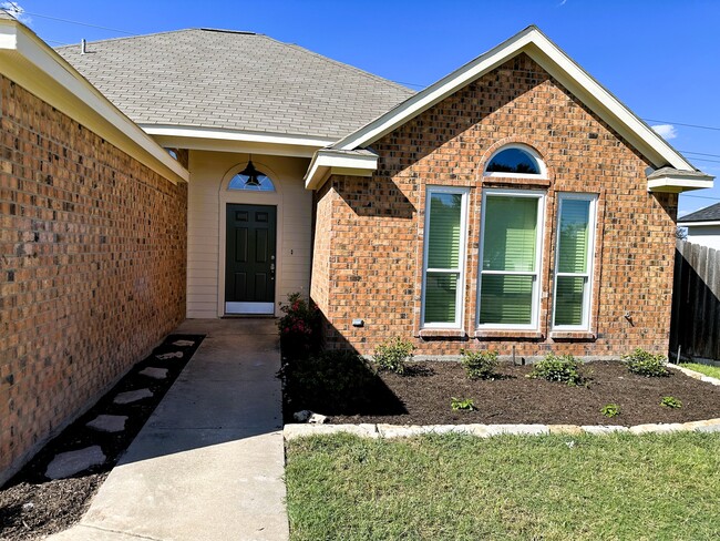 Building Photo - 8512 Westway Cove