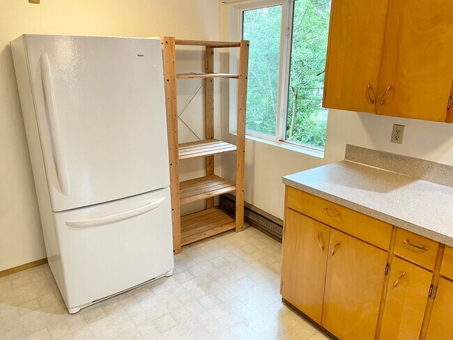Foto del edificio - Three Bedroom Home in Whittier Heights!