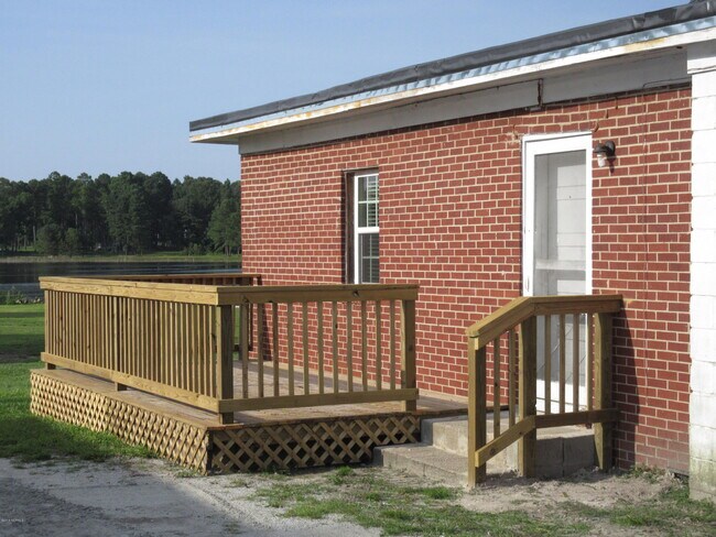 Foto del edificio - 2106 Catherine Lake Rd