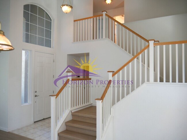 Foto del edificio - Two Story 4 Bed 3 Bath 1,863sqft Elk Grove Home in Laguna Park