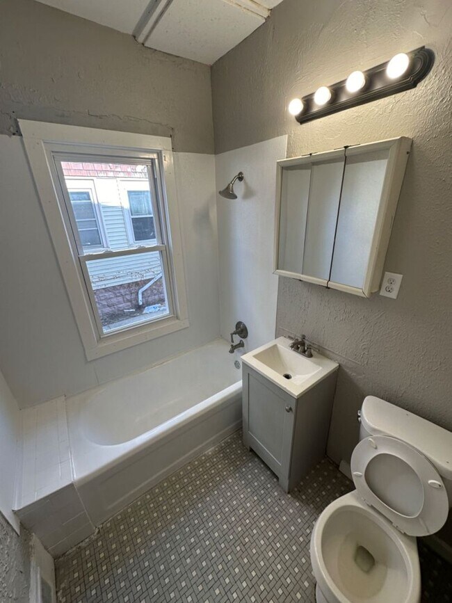 Foto del edificio - 2528-2530 N 41st St. (Duplex)