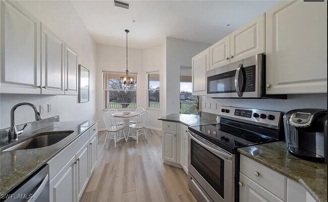 Foto del edificio - 640 Lalique Cir