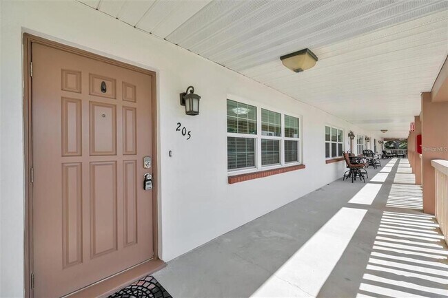 Foto del edificio - 650 Pinellas Point Dr S