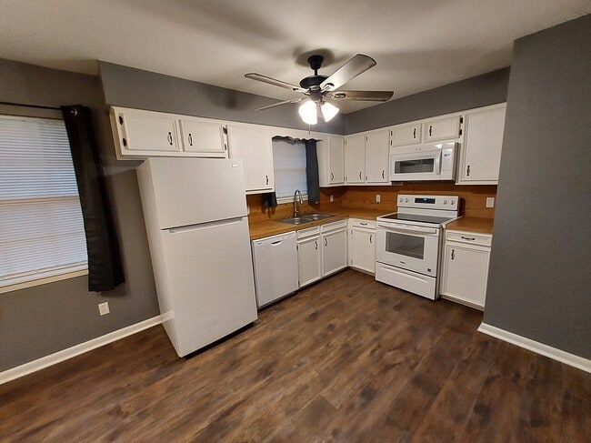 Building Photo - 605 S Fair St