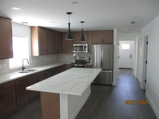 Building Photo - 123 Circuit Dr