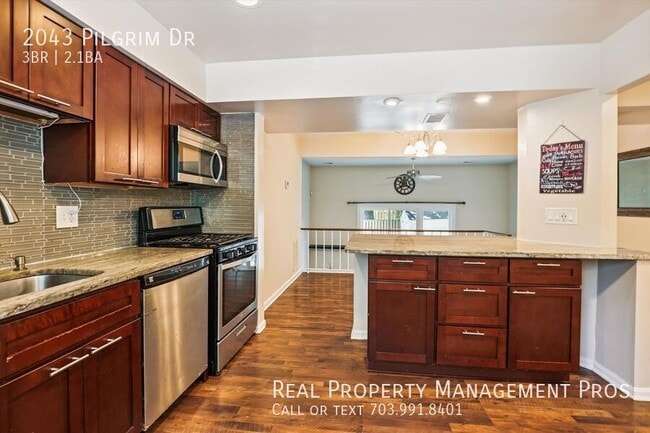 Building Photo - 2043 Pilgrim Dr