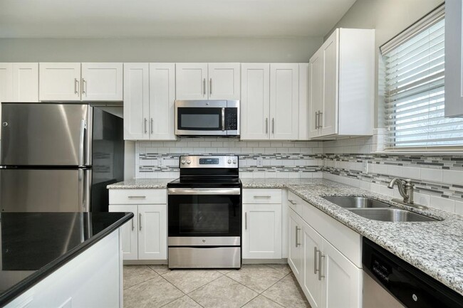 Building Photo - 605 Pecan Ave