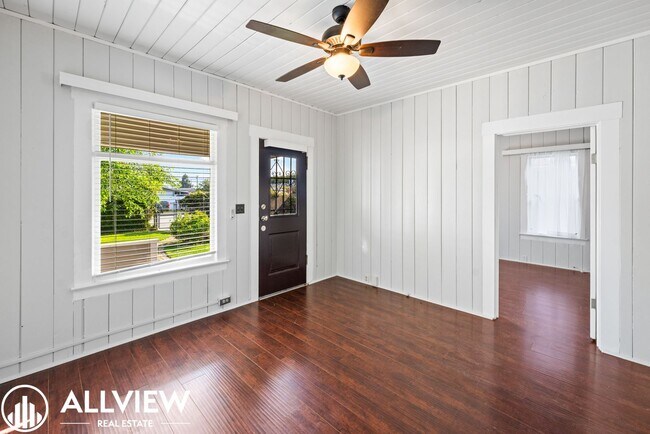 Building Photo - Inviting 2 Bed, 1 Bath Home Available Now ...