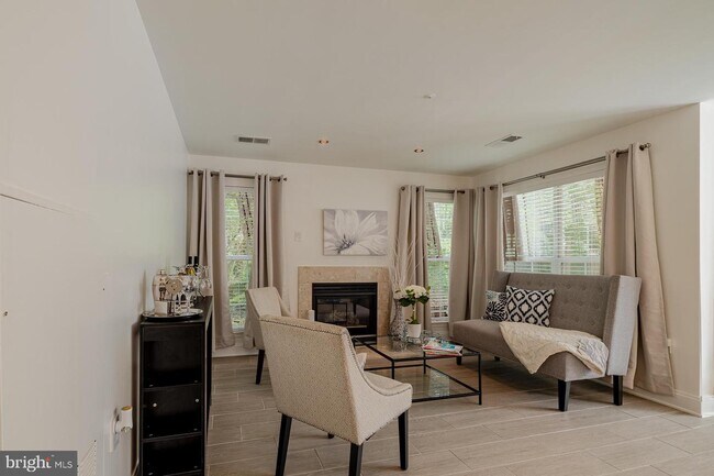 Foto del edificio - 15600 Everglade Ln