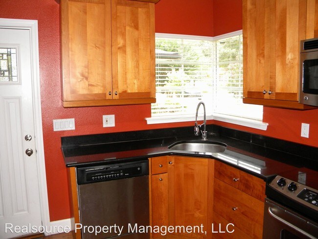 Building Photo - 2 br, 1 bath House - 1522 East Washington St.