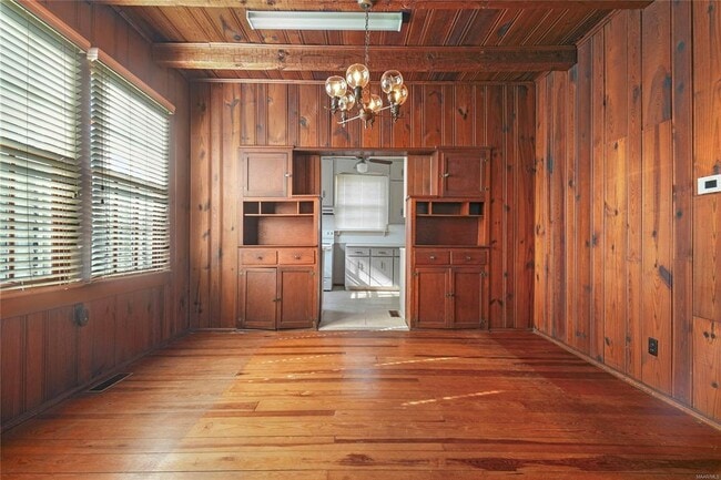 Building Photo - 2308 Cherokee Dr