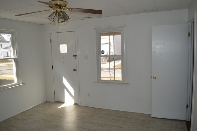 Building Photo - 748 Bennaville Ave