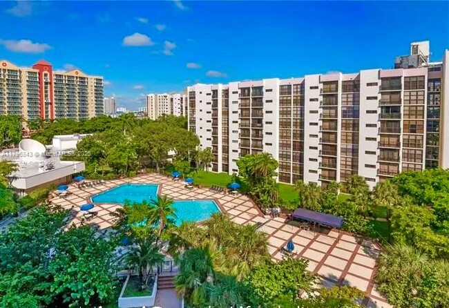 Foto del edificio - 17011 N Bay Rd