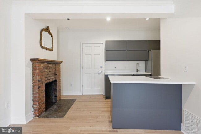 Building Photo - 1419 Wisconsin Ave NW