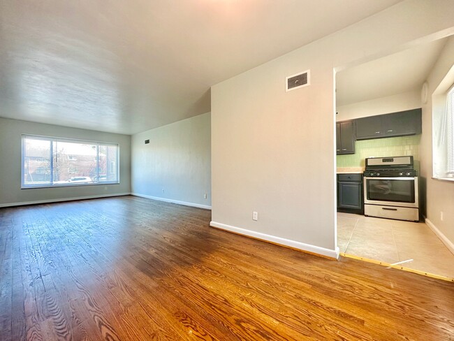 Building Photo - 5944 Nagel Ave