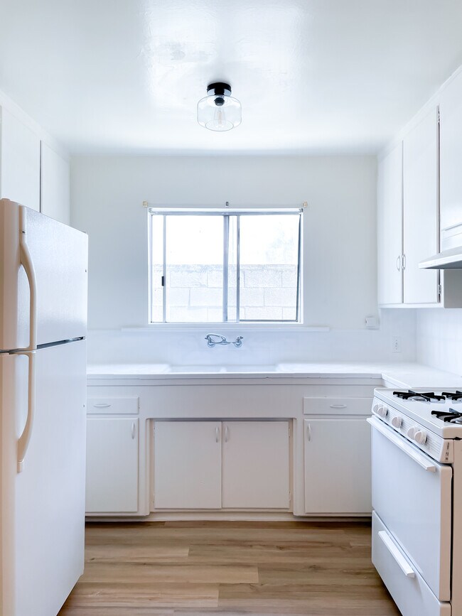 Foto del edificio - 12261 Chandler Blvd