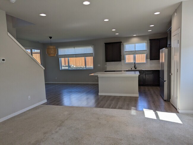 Building Photo - 2030 Water Lily Ct SE