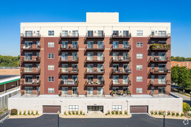 Building Photo - Residences of Thatcher Woods