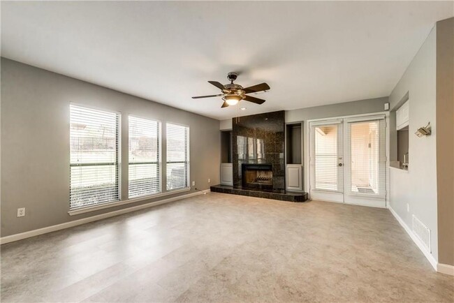 Building Photo - 2910 Oak Shadow Cir
