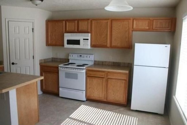 Kitchen - Rock Creek Apartments