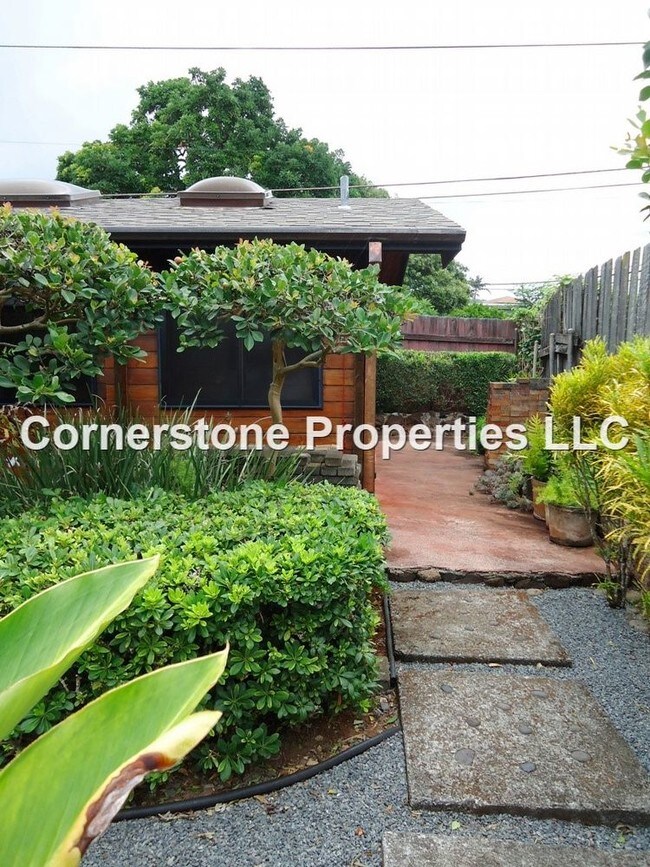 Building Photo - 99-1252 A Aiea Heights Drive back studio