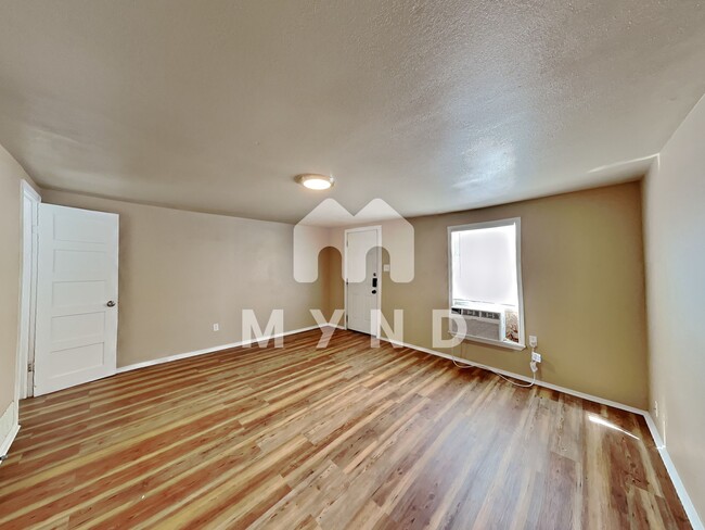 Building Photo - 1516 27th St Rear