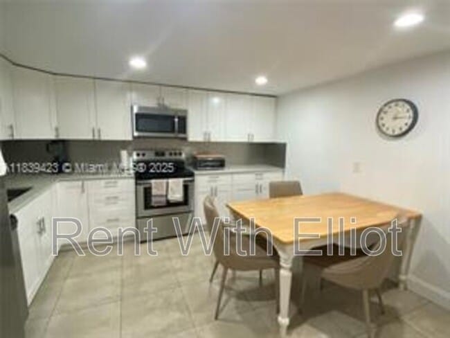 Foto del edificio - 1301 NE 7th St