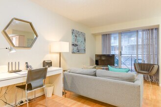 Building Photo - 140 Simcoe St