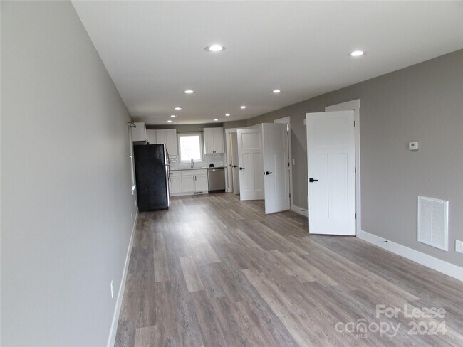 Foto del edificio - 128 Salem Church Rd