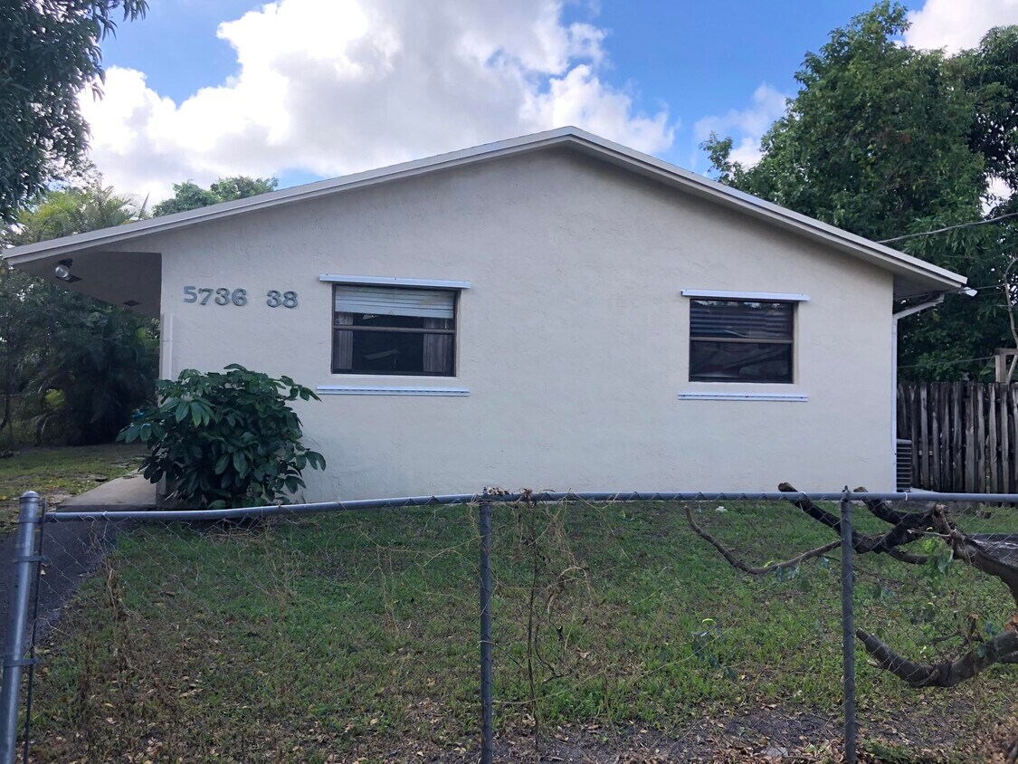 Foto principal - 5738 Taylor St