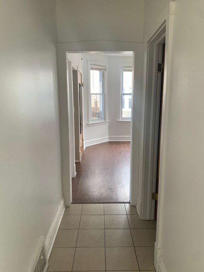 Foto del edificio - 3850 N Bernard St