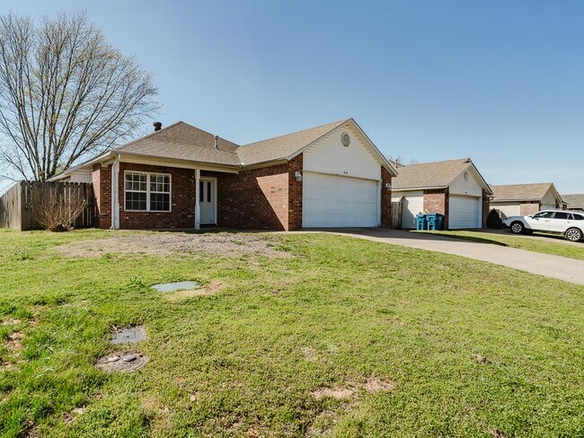 Foto del edificio - 818 SW Arrowhead Dr