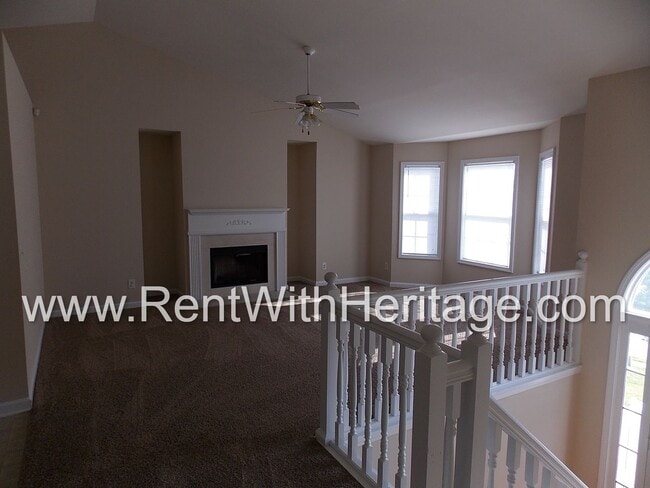 Foto del edificio - WONDERFUL HOME WITH FULL FINISHED BASEMENT / 5Bd - 3Ba / FENCED YARD