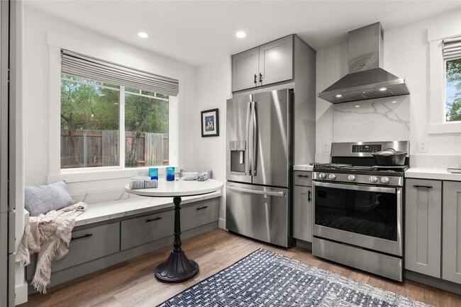 Building Photo - 441 Karrow Ave