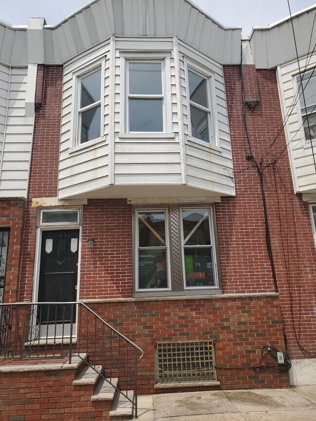Building Photo - 3050 Memphis St