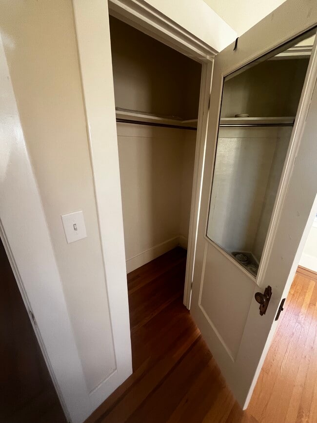 Building Photo - 917 MacArthur Blvd